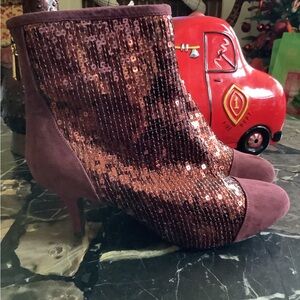 Joan Boyce burgundy suede sequin kitten heel ankle boots size 10 store display